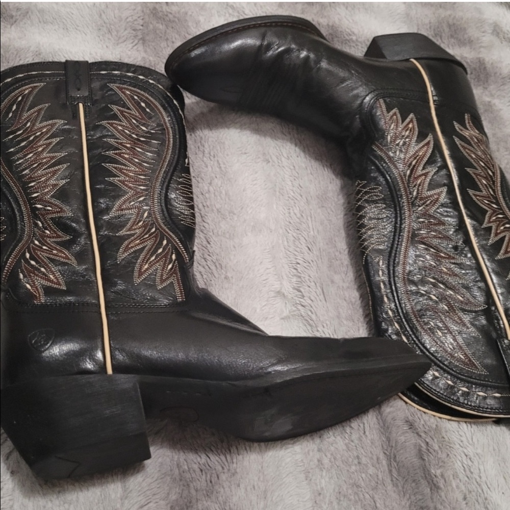Ariat Ammoretta Ladies traditional 100% Leather Western Cowbow boots. Si…
